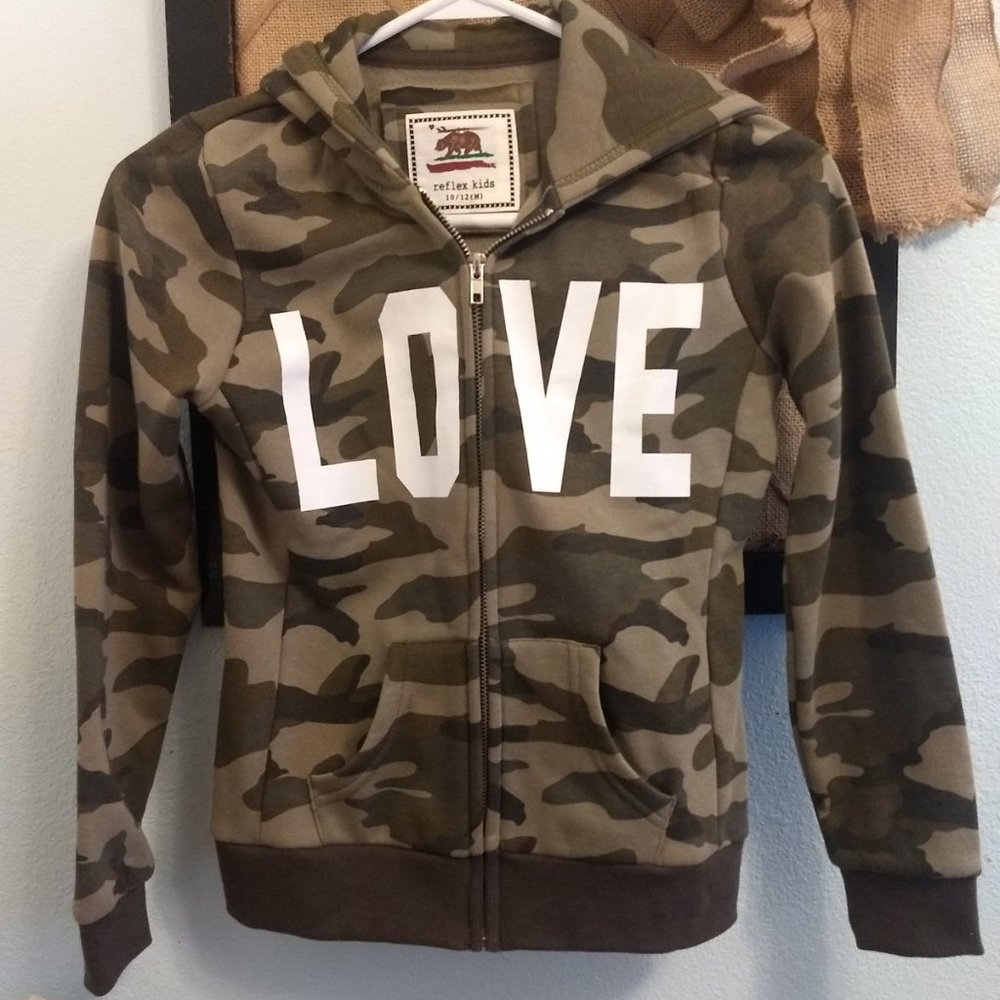 New without tags Camo zip-up hoodie